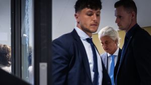 Moslimclubs en Discriminatie.nl: Wilders moet alsnog worden vervolgd om afbeelding met vrouwengezichten