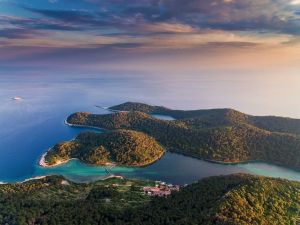 Neobična priča o ostrvu Mljet: Od Homerove “Odiseje” do tajnih tunela JNA