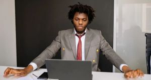 AI hiring tools show racial bias, systemic rejection, and creates 330 day black hole. Here’s how to outsmart it.