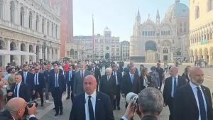 Mattarella, Felipe e Seguro: i tre Capi di Stato a Venezia, tra gli applausi