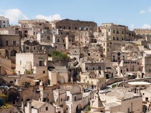 Bartolini arriva ai Sassi di Matera per dialogare con Estatico