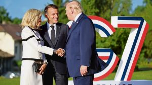G7’de sahneyi Macron kurdu, Trump spot ışıklarını üzerine çekti