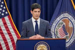 Más verso que sustancia en el debut de Kevin Warsh