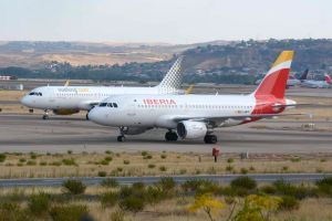 Las claves: IAG opta por mirar hacia adentro mientras capea la crisis de combustible