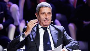 Chiocci ai suoi: “Qui c’è chi fa l’ufficio stampa dei partiti. Comandano. Ipocrita negarlo”
