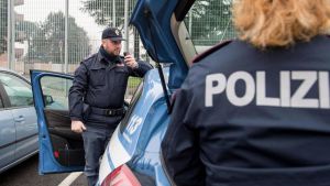 Firenze, racconto choc di una ragazza: “Mi ha violentata in casa”, indagini sulla notte da incubo