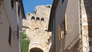 Mattoni giù dalle Mura: strada interdetta