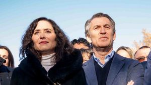 Feijóo denuncia implícitamente los vetos de Ayuso en la Asamblea: las tres sentencias del TC que lo avalan