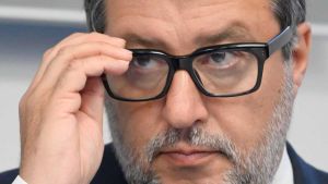 I guai di Salvini al Mit. Tentenna sul Viminale ma a Porta Pia s’accumulano le grane: treni, Piano Casa e grandi opere in stand-by