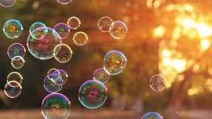 Le mille bolle blu, ovvero la differenza tra economia reale e virtuale