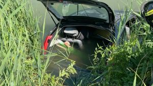 Auto finisce nel canale Bidoggia, trentenne miracolata