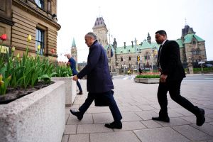 Canada should encourage professional mobility between private and public sectors