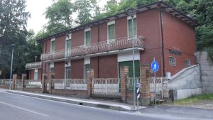La sede di Forza Nuova a Predappio? Vicina al cimitero. Infuria la polemica