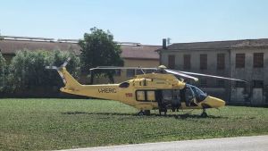 Si accascia davanti ai colleghi: paura per un operaio di 52 anni
