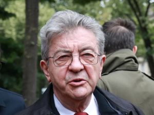 Complotisme et victimisation, les deux mamelles de la campagne de Mélenchon