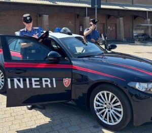 Portomaggiore, segue un anziano nel supermercato e gli ruba i soldi e i documenti