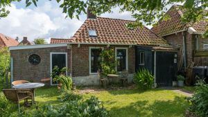 Monumentaal wonen in een fiskershúske bij de Waddenzee. ‘Alsof je door een openluchtmuseum loopt’