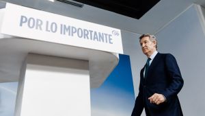 El PP se salta las líneas rojas de Feijóo en sus pactos autonómicos con Vox