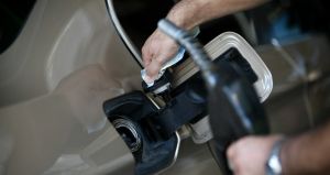 Η αποκλιμάκωση στη Μέση Ανατολή φέρνει σταδιακή υποχώρηση των τιμών της αμόλυβδης