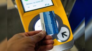 Eerste stap naar einde ov-chipkaart: anonieme versie vanaf 1 juli niet meer verkrijgbaar