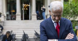 Stats­mi­nister Jonas Gahr Støre (Ap) bryr seg ikke om noen nederlag i Stortinget. Regje­ringen sitter derfor trygt i tre år til.