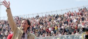 Morte di Igor Protti, l’ultimo giro nel suo stadio: a Livorno è lutto cittadino