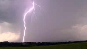 Neun Menschen bei Blitzeinschlag auf Sportfest verletzt
