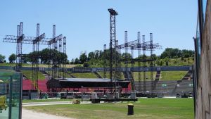 L’attesa per Vasco Rossi, arrivo previsto per domani. Intanto ecco il mega palco a forma di V: Ancona capitale del rock