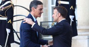 China y los fantasmas de 2008 agrietan la UE: el puño de hierro de Macron choca con los puentes de Sánchez