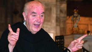 Il priore Casagrande: «Scrivo sempre a Prevost di lunedì e so che la sera mi risponde»