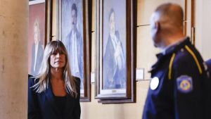 Rechter neemt paspoort af van vrouw Spaanse premier