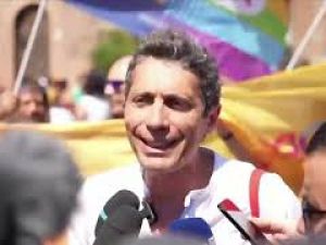 Magi al Pride di Roma risponde a Vannacci: Meglio anormale che Generale