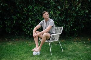 William Kvist blev overrasket, da han stod på sidelinjen og hørte de andre forældre – nu frygter han for børnenes trivsel
