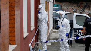 La autopsia del cadáver hallado en una casa de Gijón descarta la muerte violenta