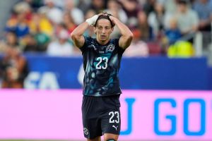 ¿Y eso? Futbolista de Paraguay es acusado de robo al árbitro en pleno Mundial