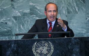 Felipe Calderón explota contra la FIFA y exige que paguen regalías al Pato Merlín