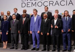 Democracia bajo presión: se extiende la brecha entre la ciudadanía electoral y la social