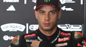 Bezzecchi squalificato a Brno: oggi non correrà il GP, ha alzato le mani contro un commissario