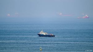 Bloomberg: miljoenen vaten olie door zeestraat ondanks claim Iran