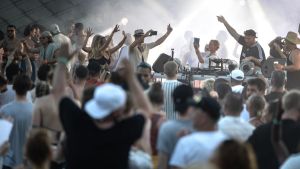 Ausgelassene Techno-Party am Samstag - wetterbedingter Abbruch am Freitag