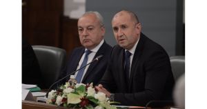 Коментар на седмицата №1: 200 евро и още 334 млн. - нито чиновниците, нито милионерите ще обеднеят
