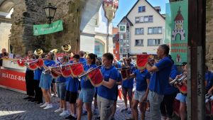 Von Puppentheater bis Sambatanz: Blätzlebuebe feiern 700 Jahre Schnetztor mit lebendigem Programm