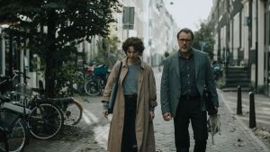 De tv-serie Etty speelt in twee tijden tegelijk en dat werkt niet goed