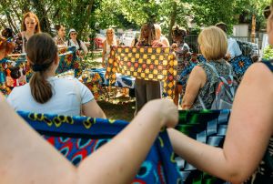 Održan Afro festival: Rekordna poseta, vredna donacija marokanskog kaftana i nastup Les Amazones d’Afrique u završnici