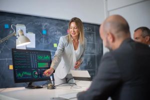 Do distribuidor de produtos ao CFO do cliente: a evolução do assessor de investimentos