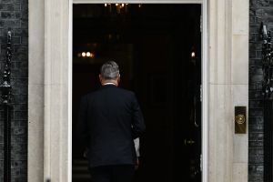 Starmer, fine corsa a Downing Street: ora il Regno Unito si affida ad Andy Burnham