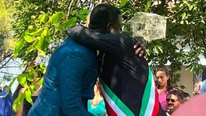 Coppia mista e post razzisti, il sindaco che li ha sposati: «Denuncio tutti»