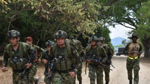 A las Fuerzas Militares y la Policía