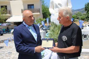 Τιμητική πλακέτα για τον δρομέα της… ιστορίας