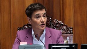 Ana Brnabić udaljila dvojicu poslanika opozicije sa sednice